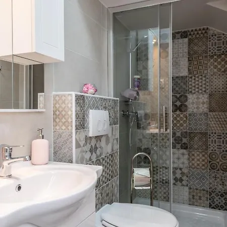 Old Romantic 4 With Free Private Parking Apartament Pula