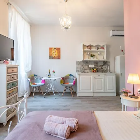 Old Romantic 4 With Free Private Parking Apartament Pula