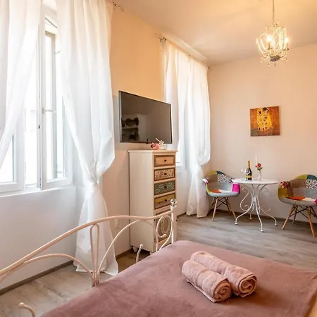 Old Romantic 4 With Free Private Parking Apartament *