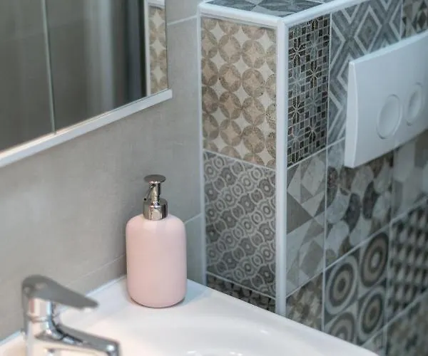 Old Romantic 4 With Free Private Parking プーラ