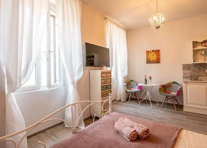 Old Romantic 4 With Free Private Parking Apartamento *