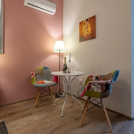 Old Romantic 4 With Free Private Parking Apartment *