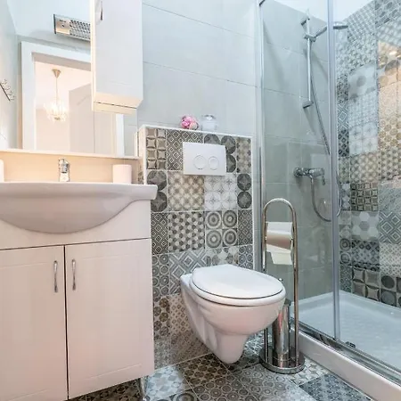 Old Romantic 4 With Free Private Parking Apartment *