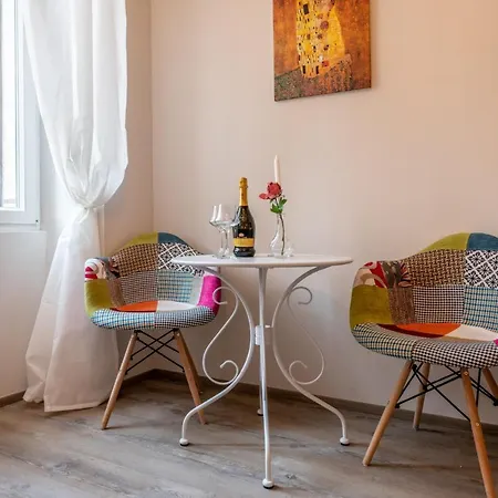 Old Romantic 4 With Free Private Parking Apartment *