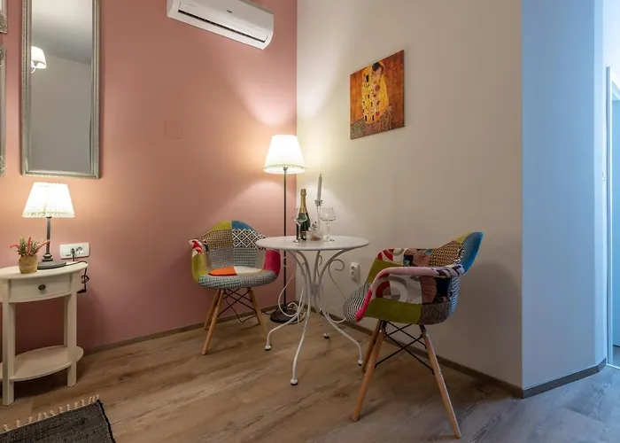 Old Romantic 4 With Free Private Parking Apartment *