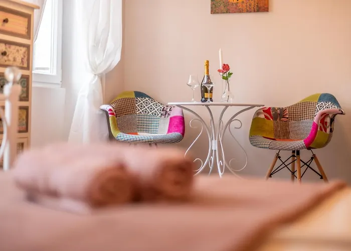 Old Romantic 4 With Free Private Parking *