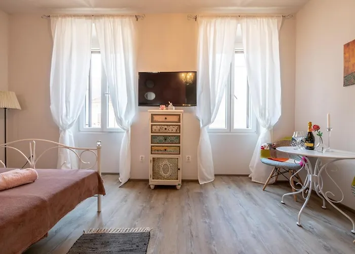 Old Romantic 4 With Free Private Parking Pula